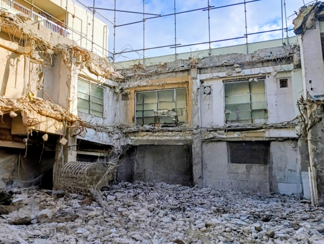 石綿が排出される現場